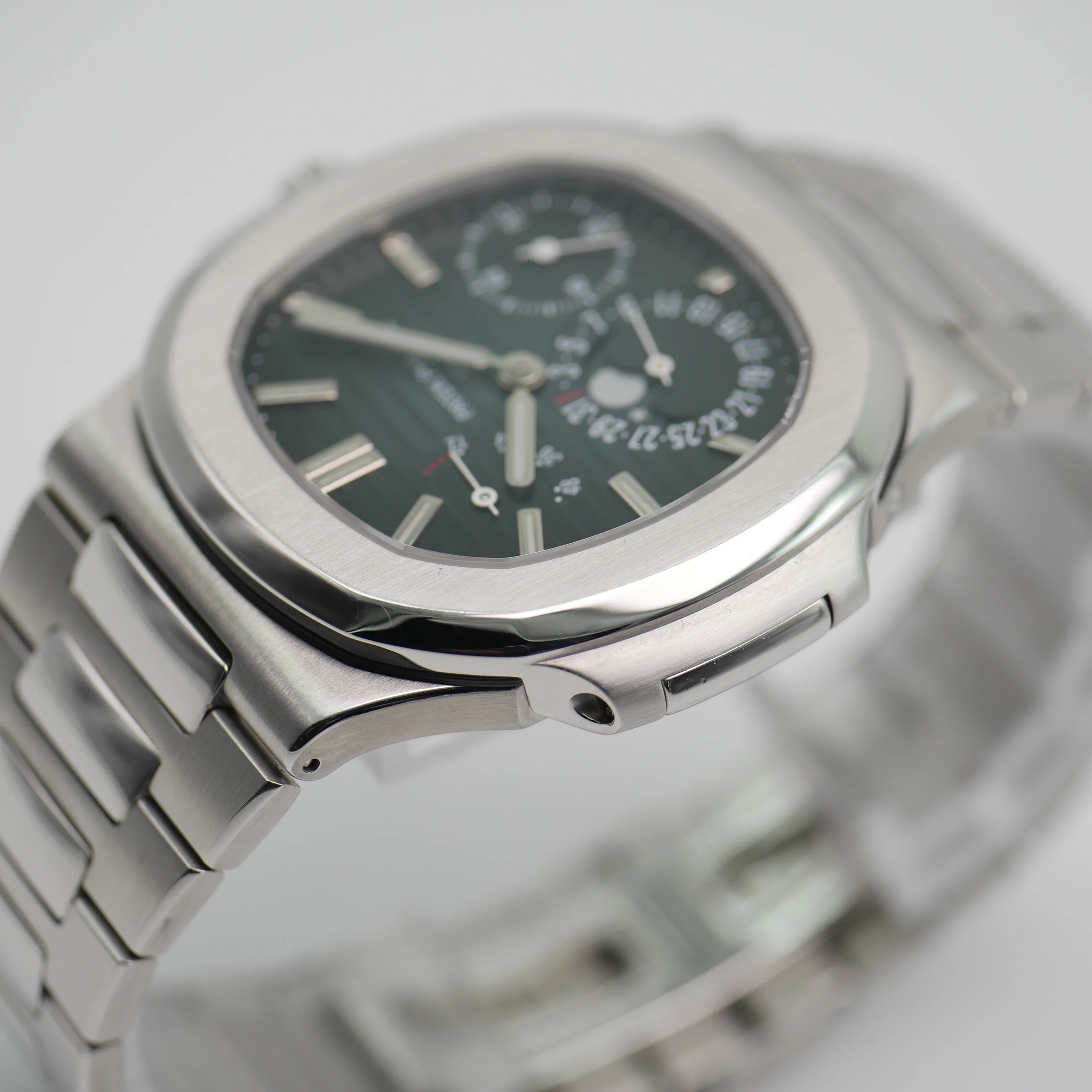 Patek Philippe Nautilus – Ref. 5712/1A-001, Wie neu – 7/10