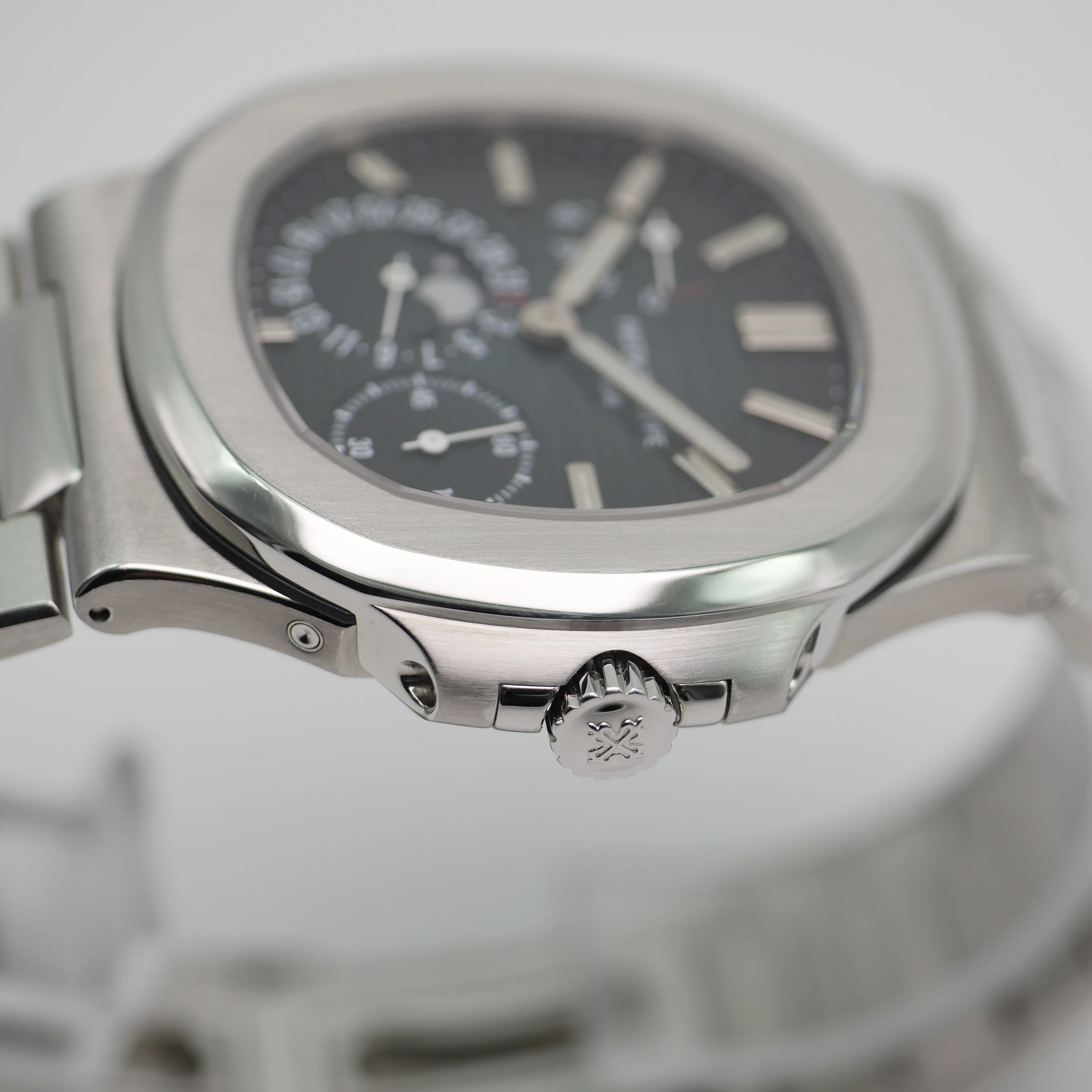 Patek Philippe Nautilus – Ref. 5712/1A-001, Wie neu – 9/10