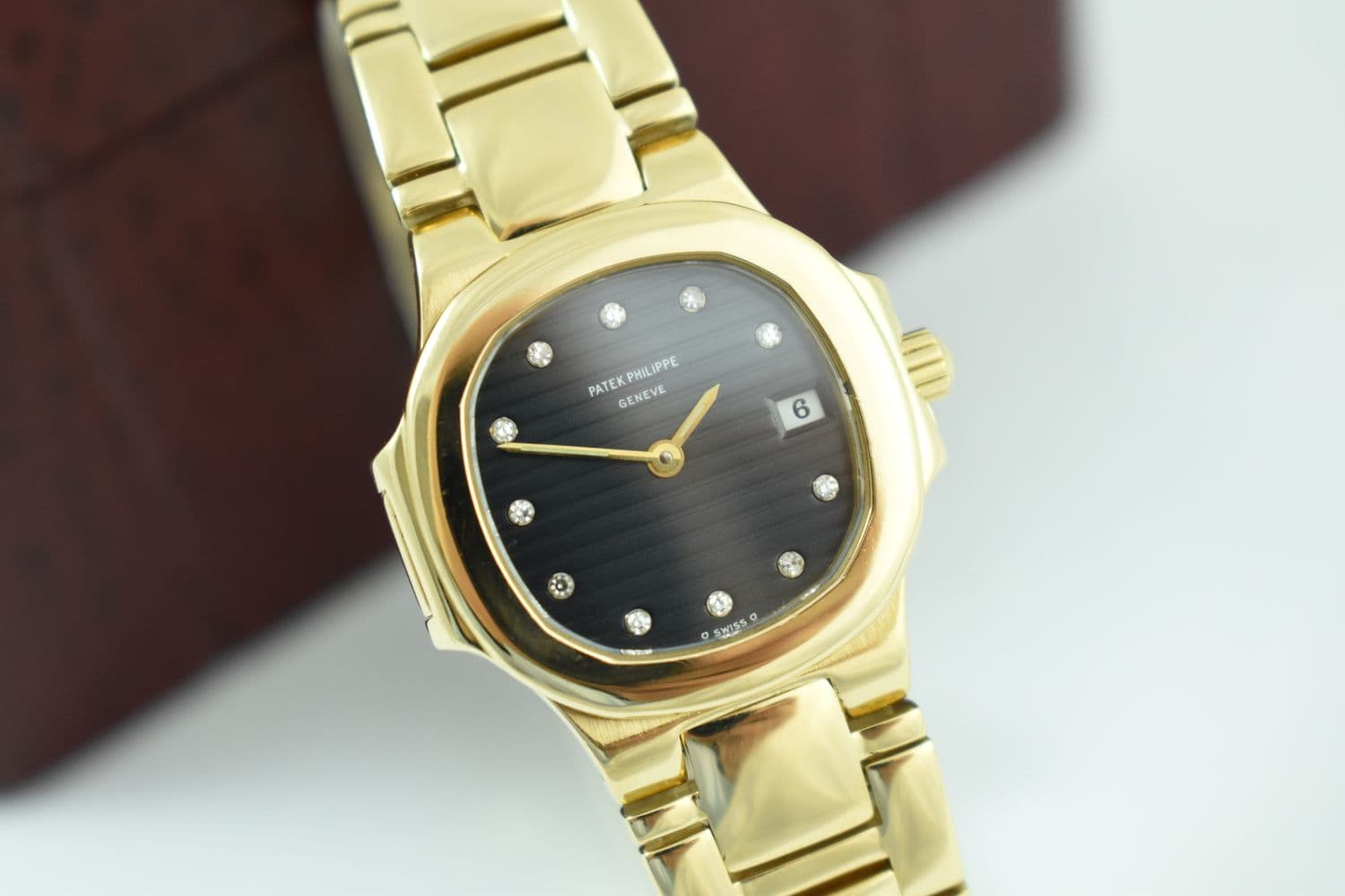 Patek Philippe Nautilus – Ref. 4700/51, Sehr gut – Bild 1/18