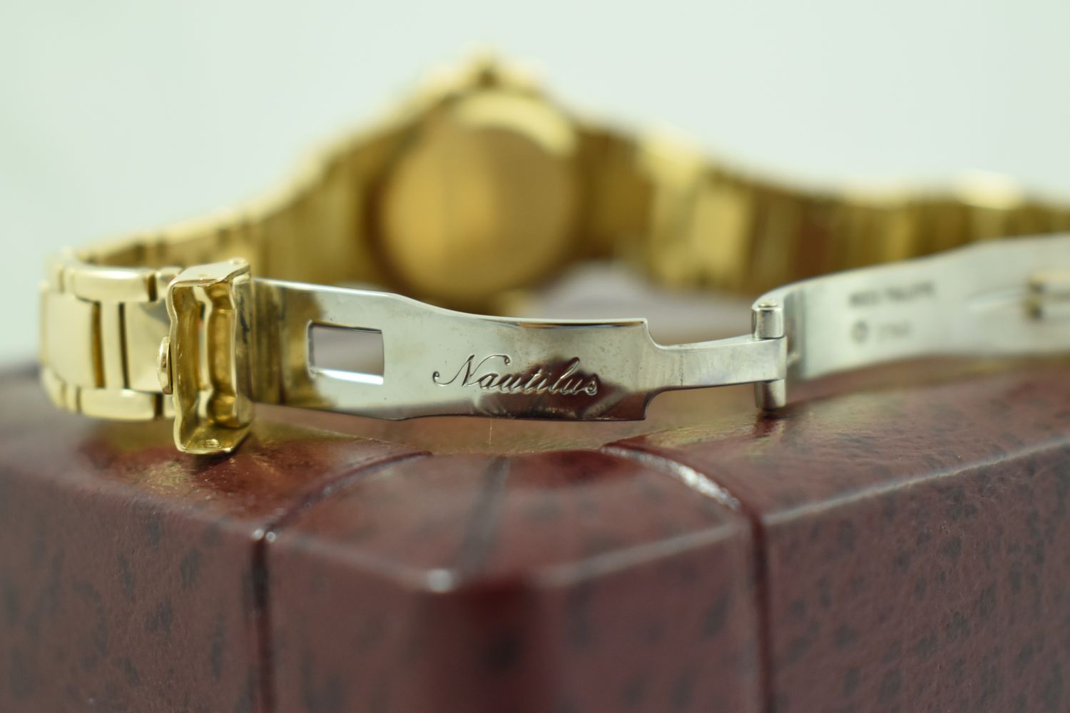 Patek Philippe Nautilus – Ref. 4700/51, Sehr gut – 7/18