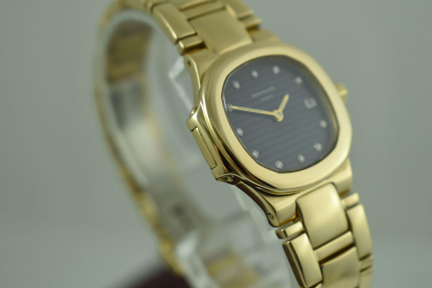 Patek Philippe Nautilus – Ref. 4700/51, Sehr gut – 9/18