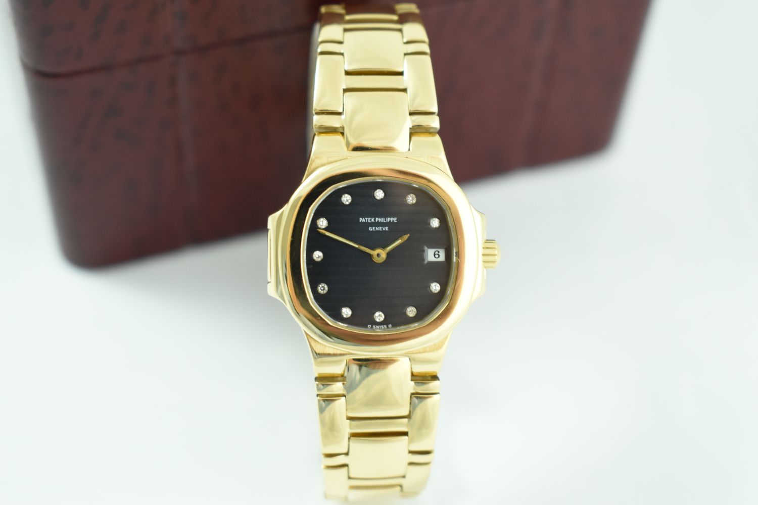 Patek Philippe Nautilus – Ref. 4700/51, Sehr gut – 10/18