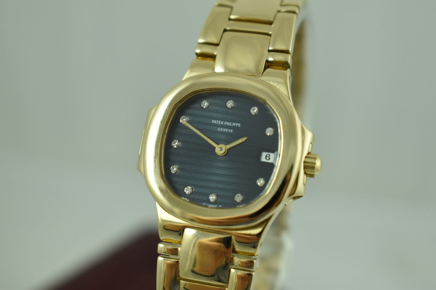 Patek Philippe Nautilus – Ref. 4700/51, Sehr gut – 13/18