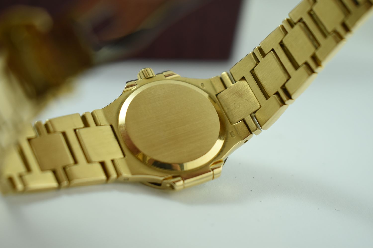 Patek Philippe Nautilus – Ref. 4700/51, Sehr gut – 15/18