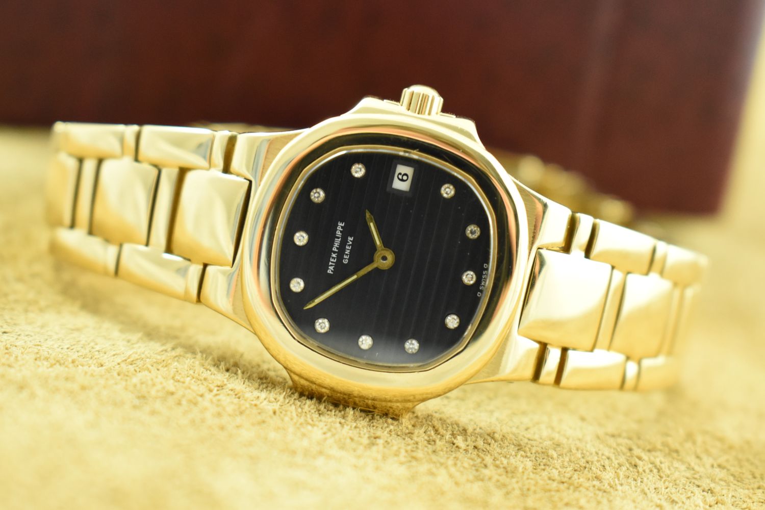 Patek Philippe Nautilus – Ref. 4700/51, Sehr gut – 18/18