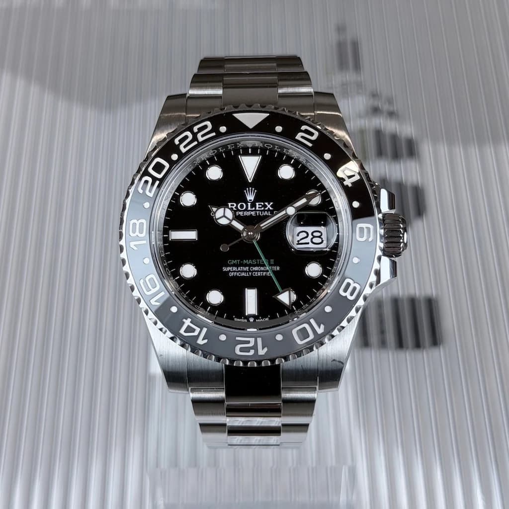 Rolex GMT-Master II – Ref. 126710GRNR, Wie neu