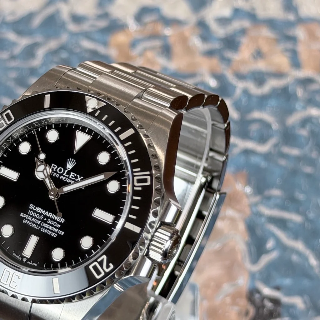 Rolex Submariner – Ref. 124060, Wie neu – 4/6