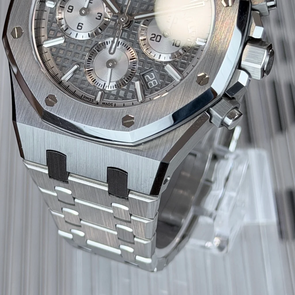 Audemars Piguet Royal Oak Chronograph – Ref. 26715ST.OO.1356ST.02, Sehr gut – 5/6