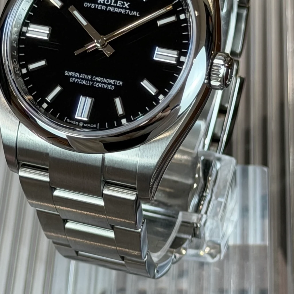 Rolex Oyster Perpetual – Ref. 126000, Wie neu – 5/6