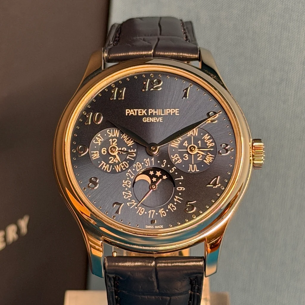 Patek Philippe Perpetual Calendar – Ref. 5327G, Sehr gut – 4/6