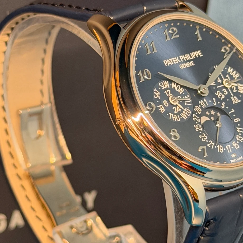 Patek Philippe Perpetual Calendar – Ref. 5327G, Sehr gut – 6/6
