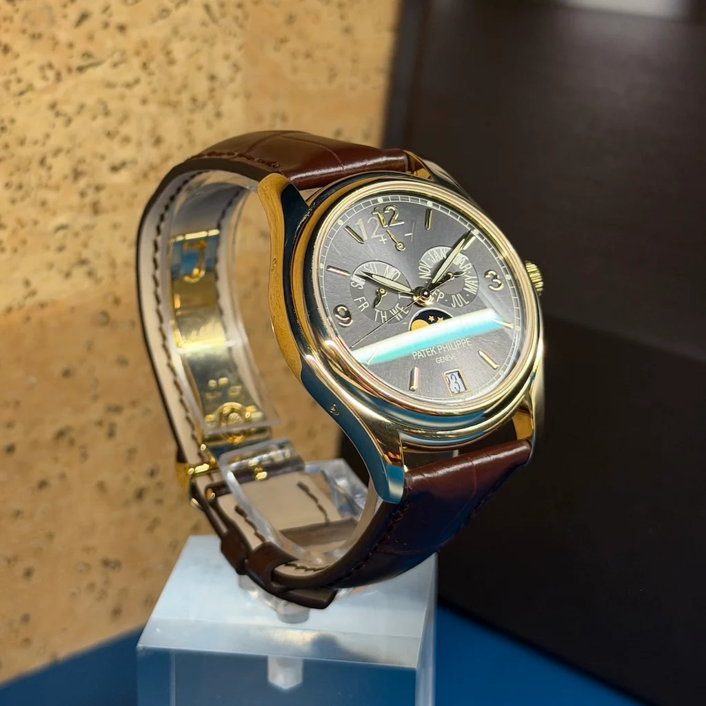 Patek Philippe Annual Calendar – Ref. 5146J-010, Sehr gut – 3/6