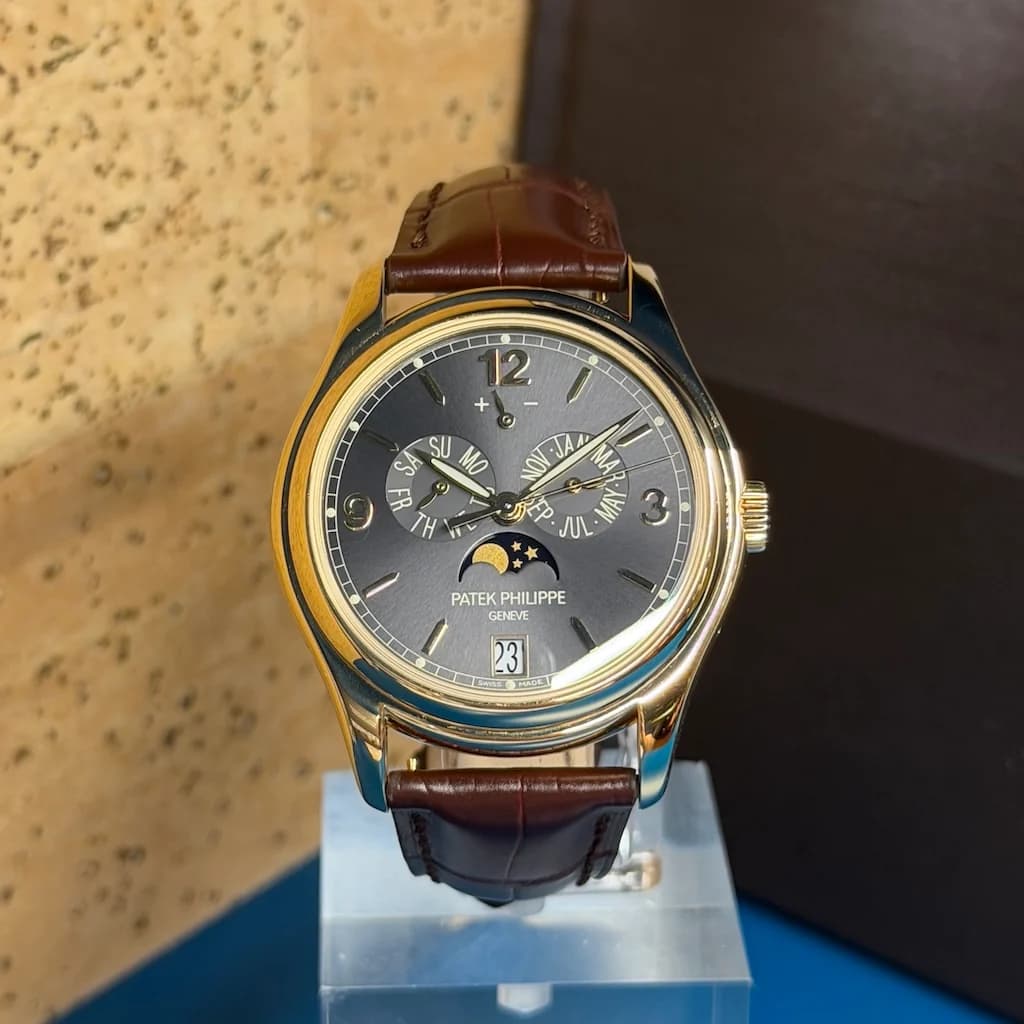 Patek Philippe Annual Calendar – Ref. 5146J-010, Sehr gut