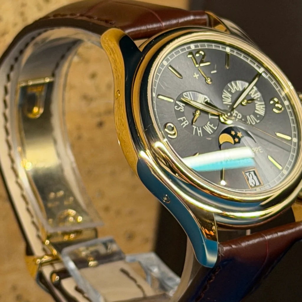 Patek Philippe Annual Calendar – Ref. 5146J-010, Sehr gut – 5/6