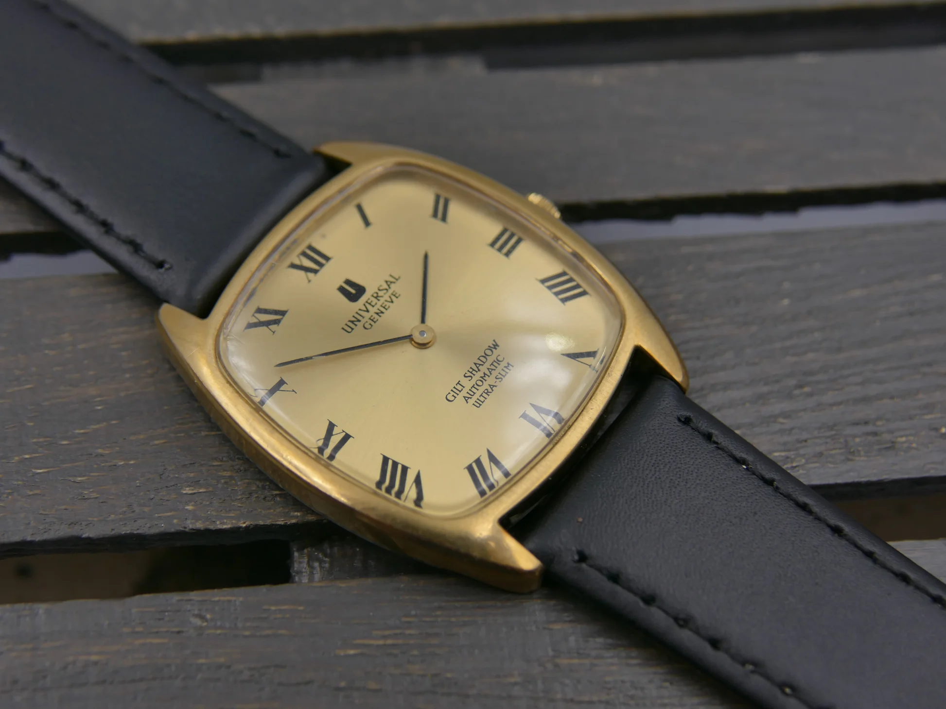 Universal Geneve Gilt Shadow – Ref. 566105, Gebraucht – 2/20