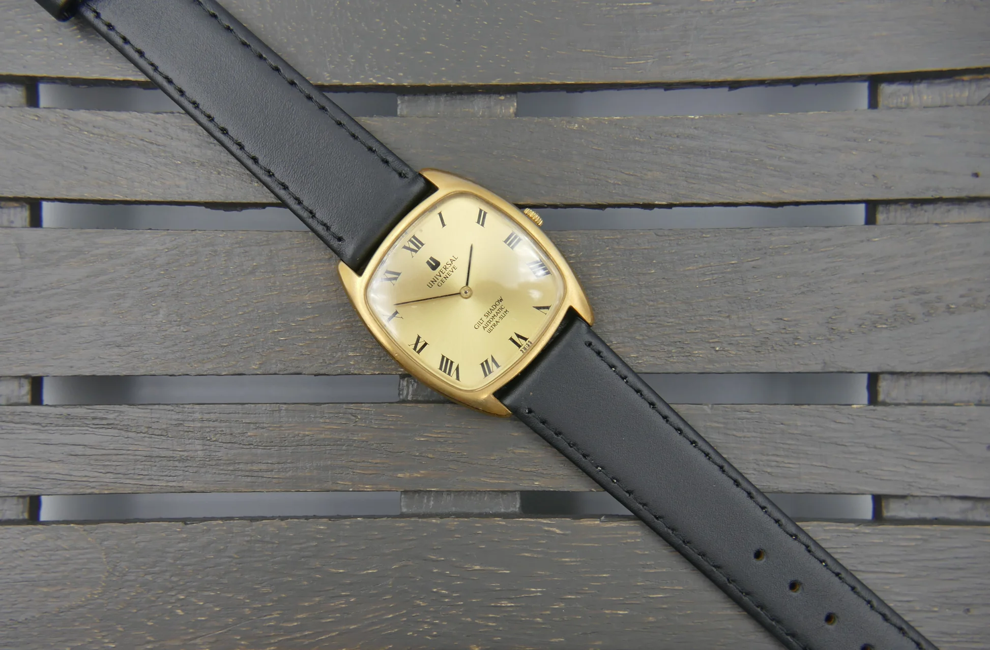 Universal Geneve Gilt Shadow – Ref. 566105, Gebraucht – 3/20