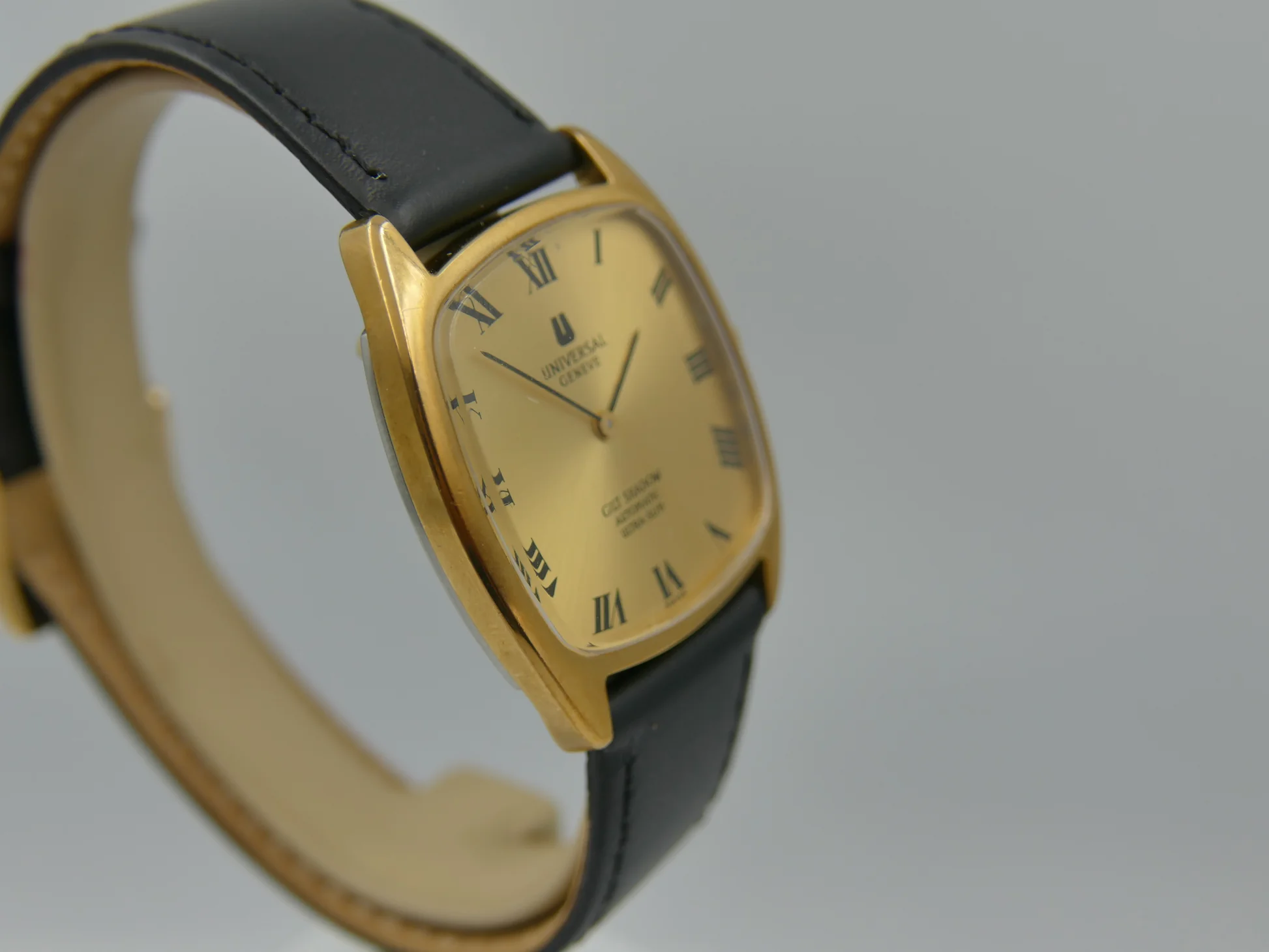 Universal Geneve Gilt Shadow – Ref. 566105, Gebraucht – 6/20