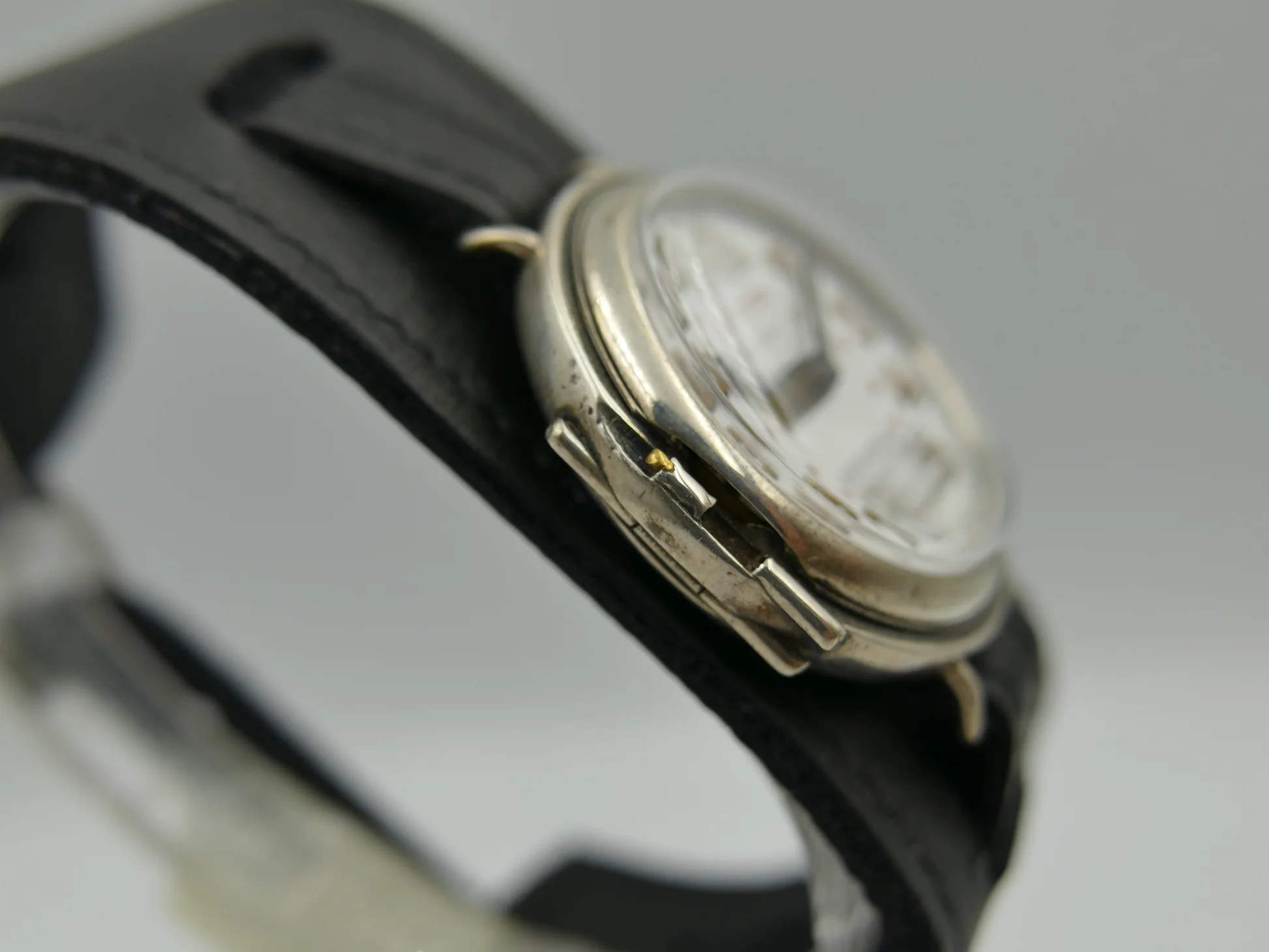 Omega Trench Watch – Ref. 568.13, used – 3/25