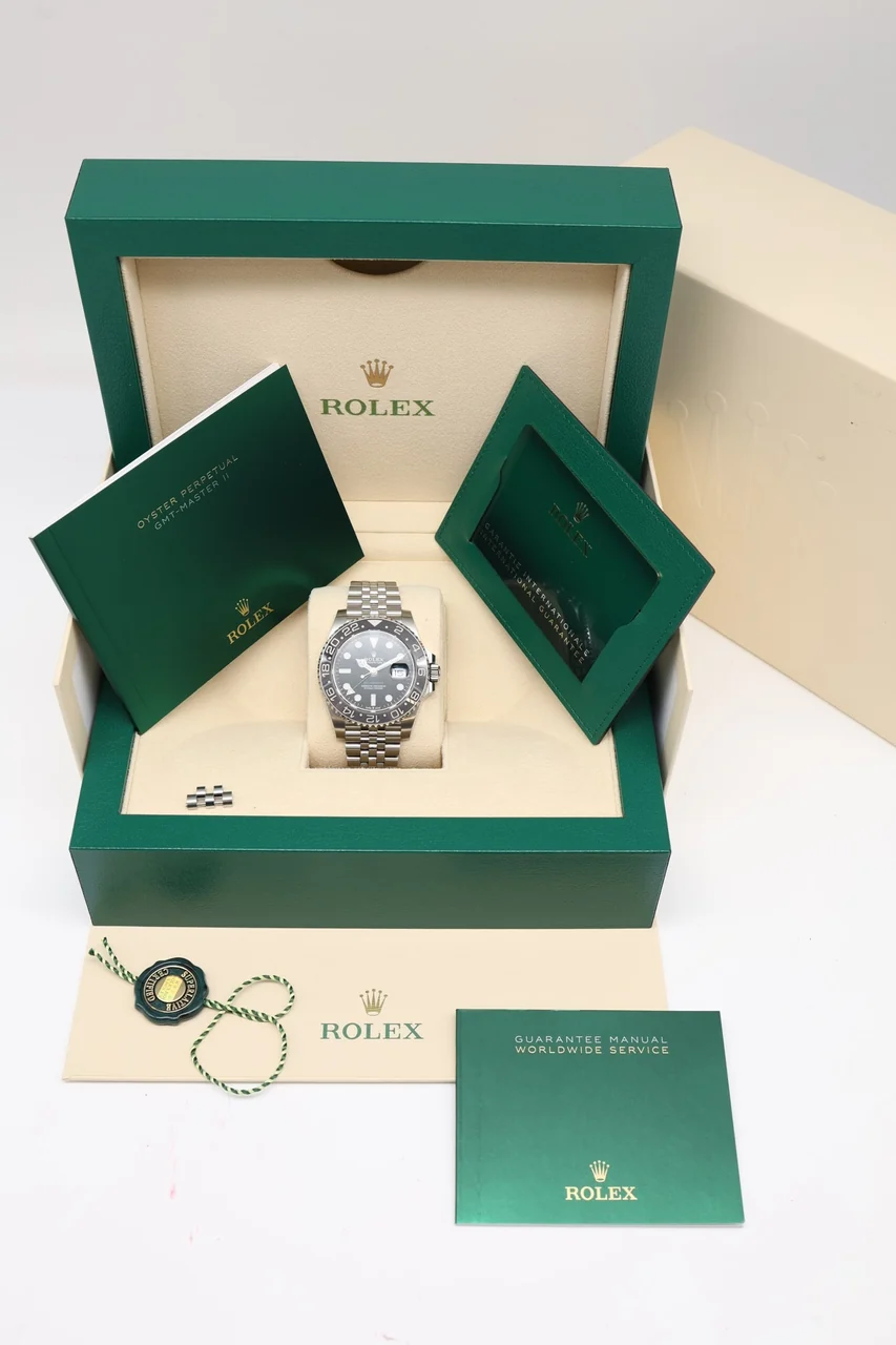 Rolex GMT-Master II – Ref. 126710GRNR, Sehr gut – 7/10