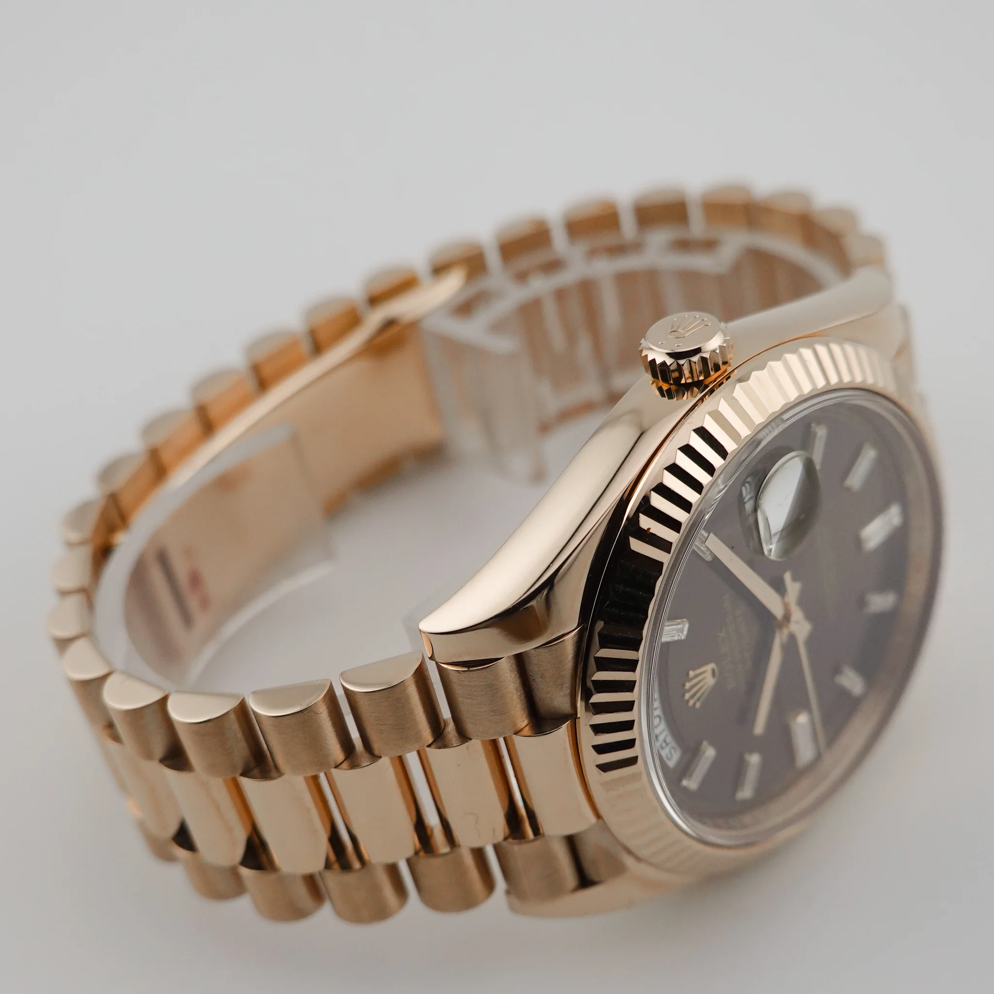 Rolex Day-Date 40 – Ref. 228235, like new – 2/7