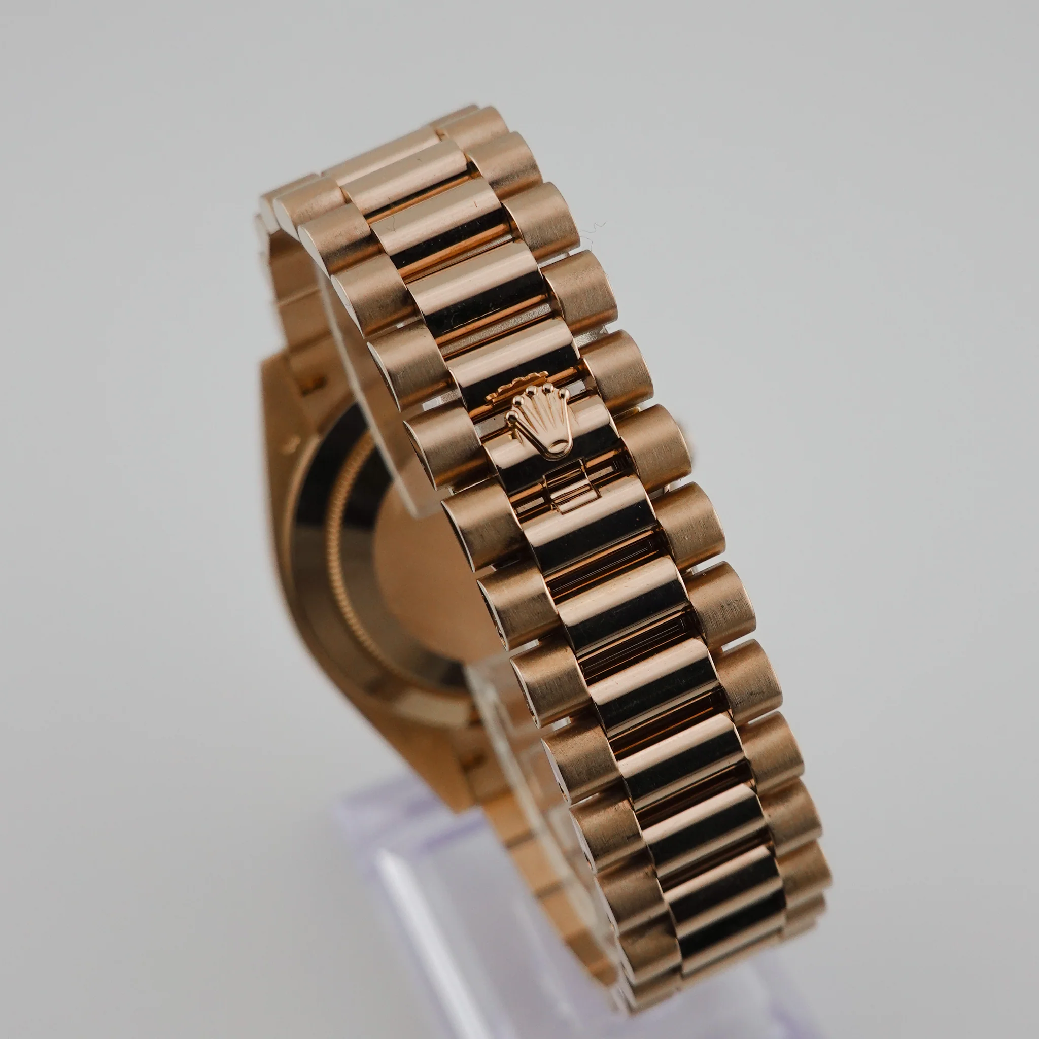 Rolex Day-Date 40 – Ref. 228235, like new – 7/7