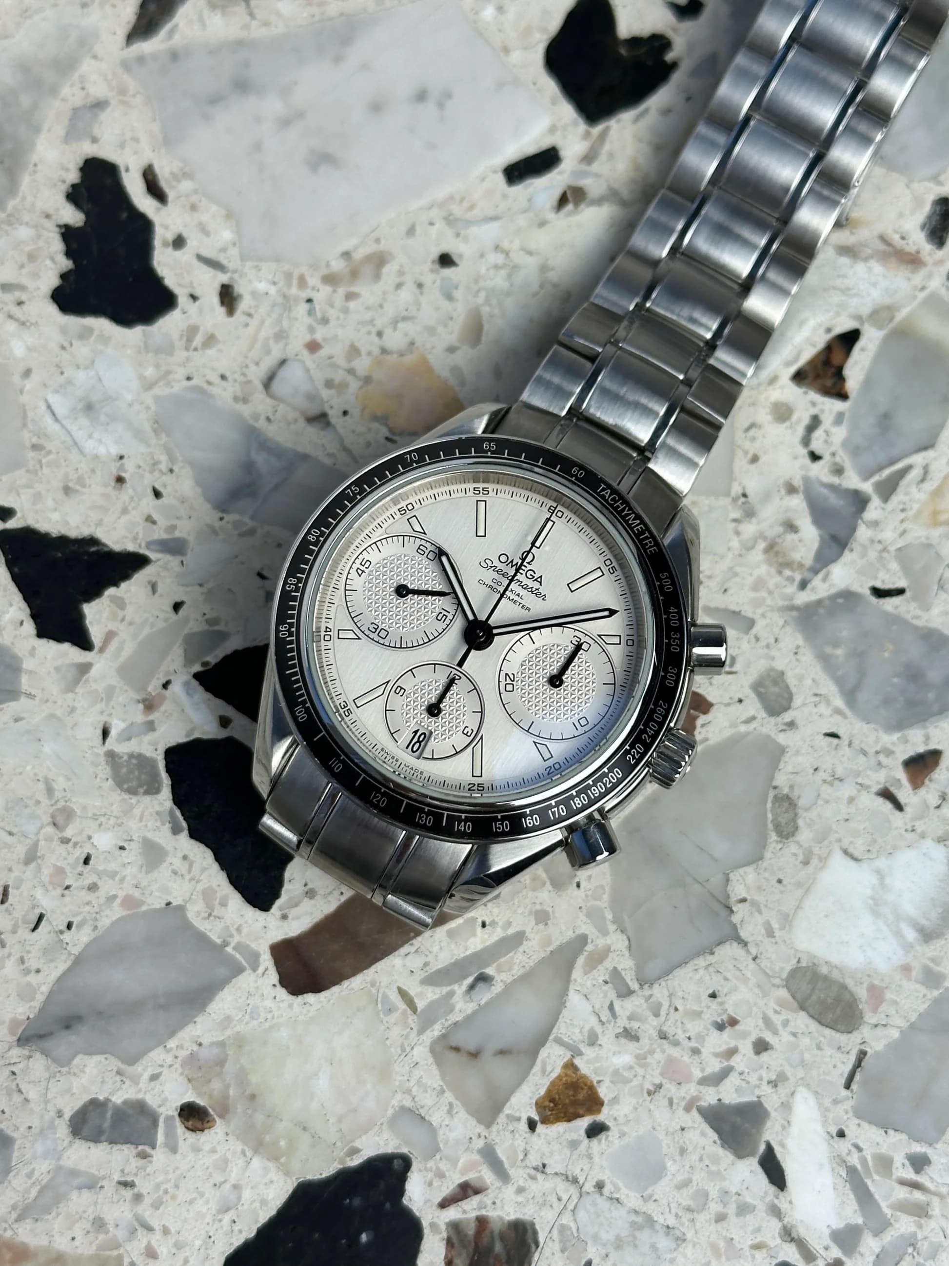Omega Speedmaster Racing – Ref. 326.30.40.50.02.001, Sehr gut