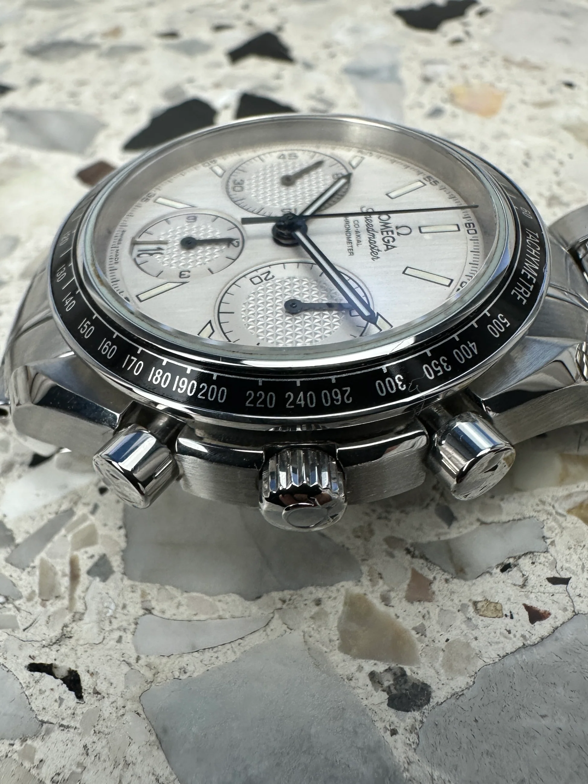 Omega Speedmaster Racing – Ref. 326.30.40.50.02.001, Sehr gut – 12/14