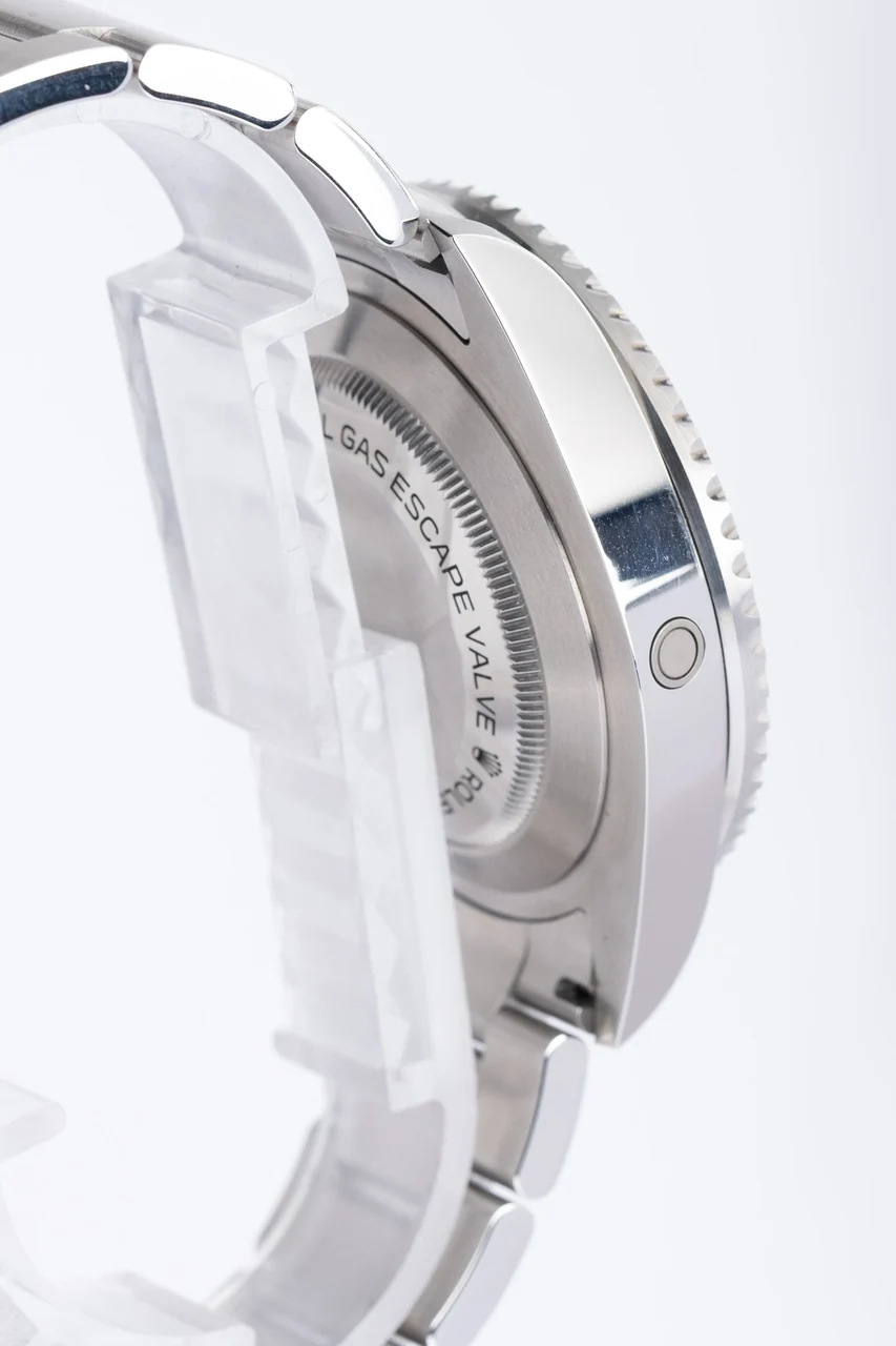 Rolex Sea-Dweller – Ref. 126600, very good – 2/10