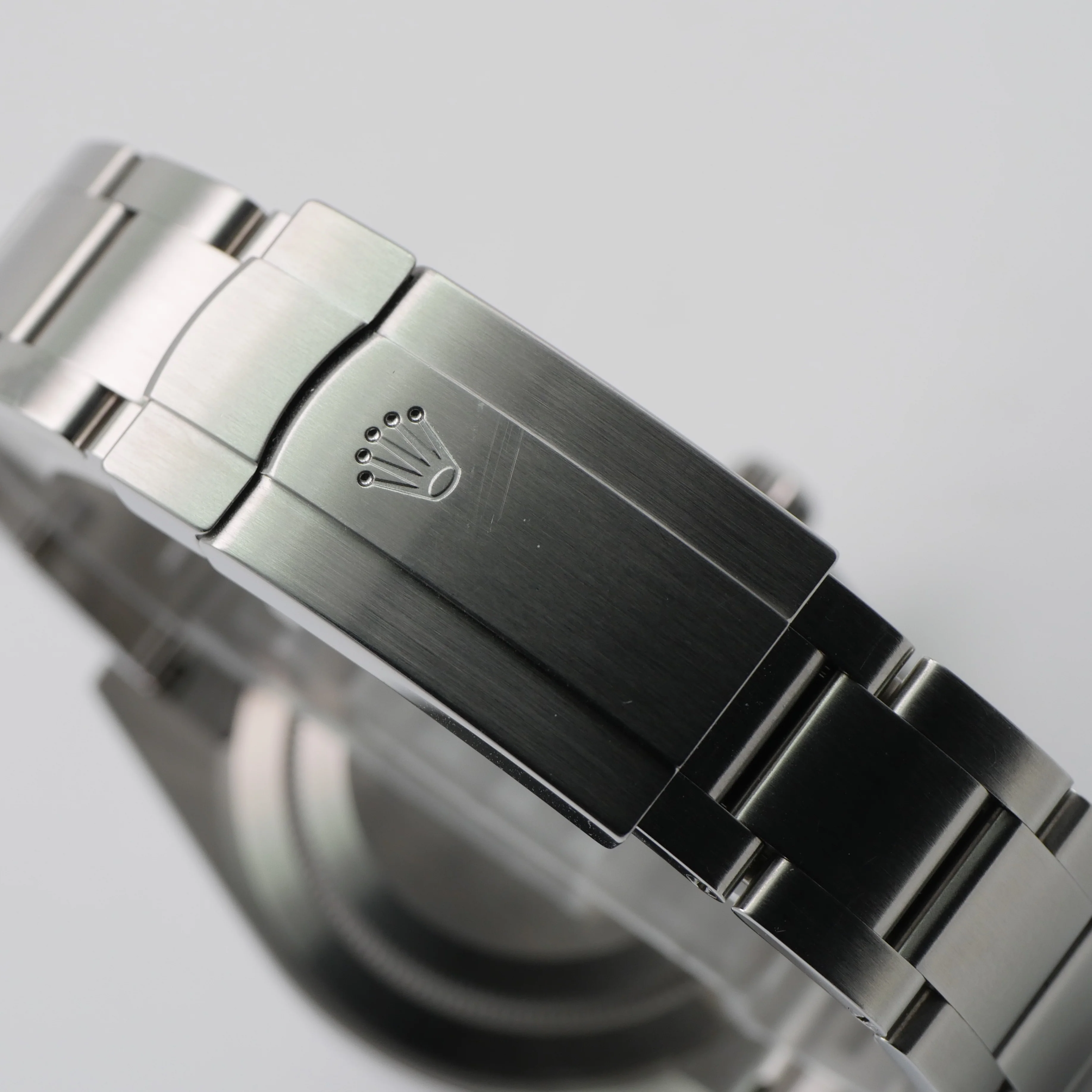 Rolex Oyster Perpetual – Ref. 114300, Sehr gut – 2/10