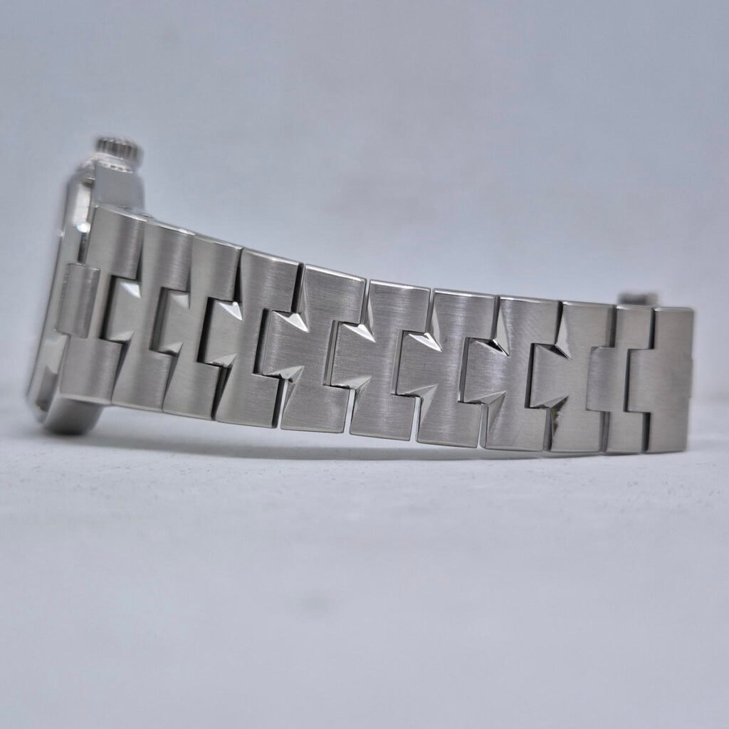 Vacheron Constantin Overseas – Ref. 47450/B01A-9227, used – 10/13