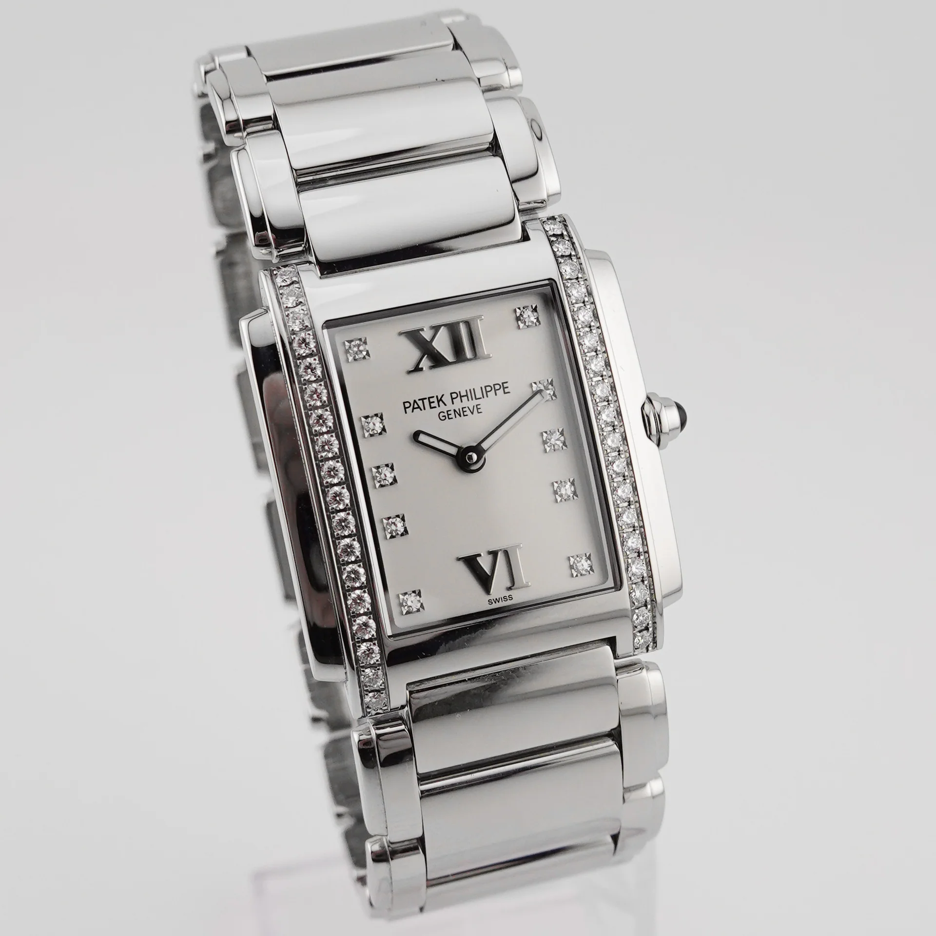 Patek Philippe Twenty-4 – Ref. 4910/10A-011, very good – 3/5