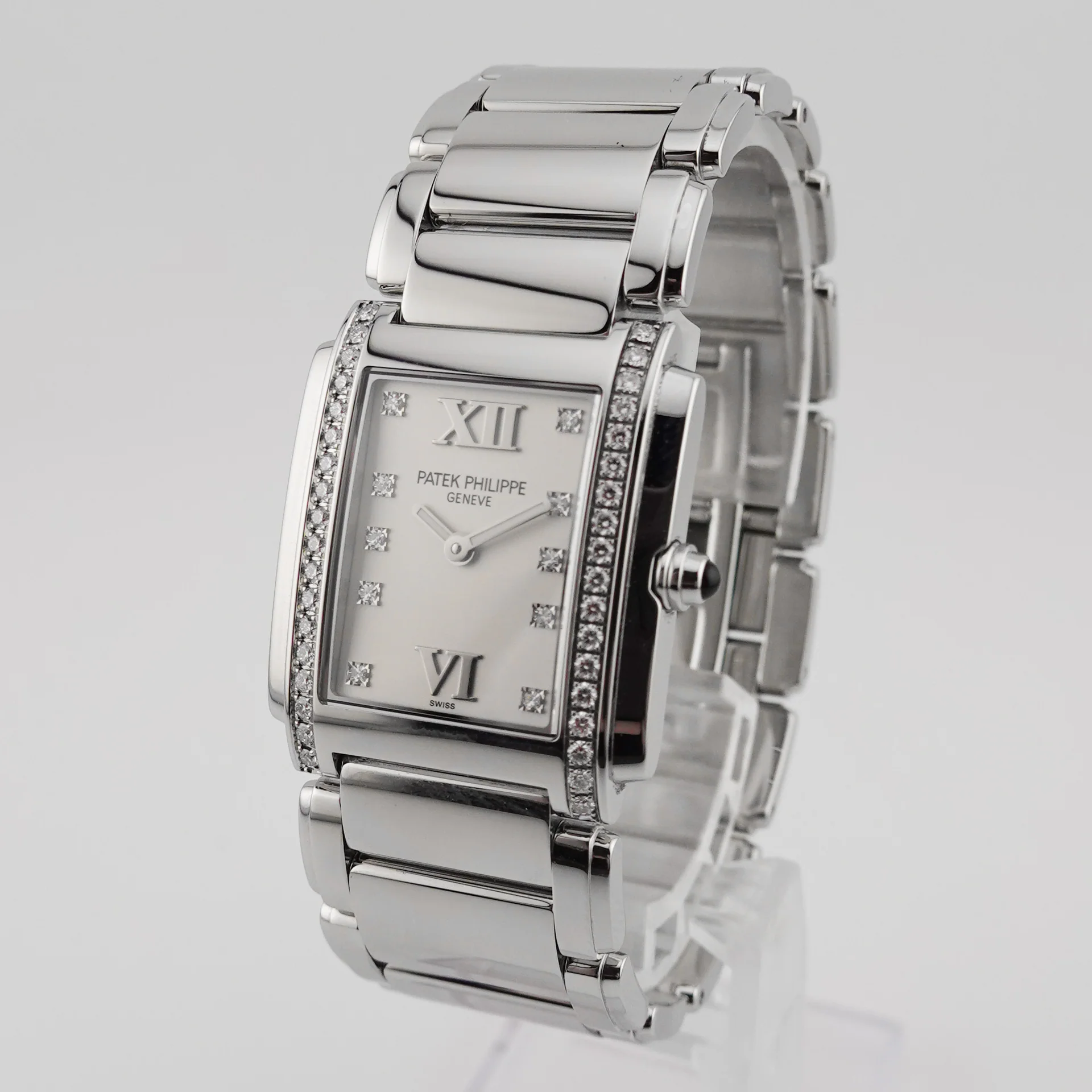 Patek Philippe Twenty-4 – Ref. 4910/10A-011, very good – 2/5