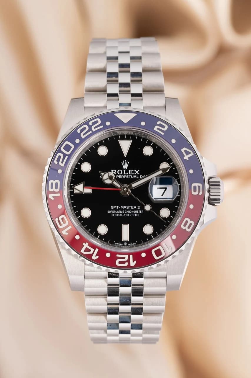 Rolex GMT-Master II – Ref. 126710BLRO, Sehr gut