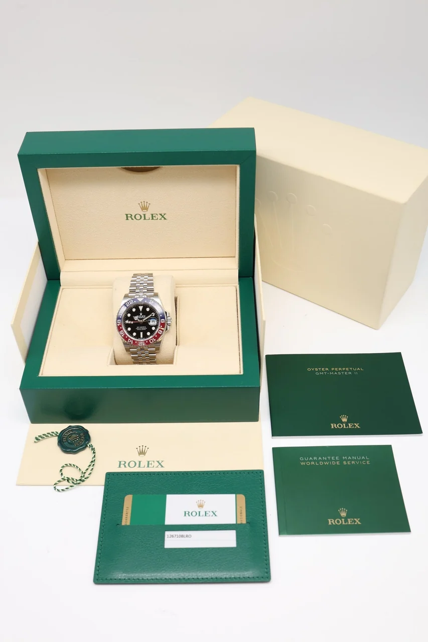 Rolex GMT-Master II – Ref. 126710BLRO, Sehr gut – 9/10
