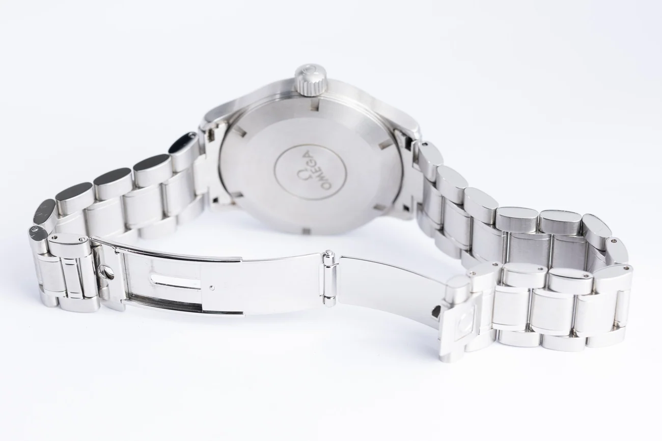 Omega Classic – Ref. 52038000, very good – 6/9