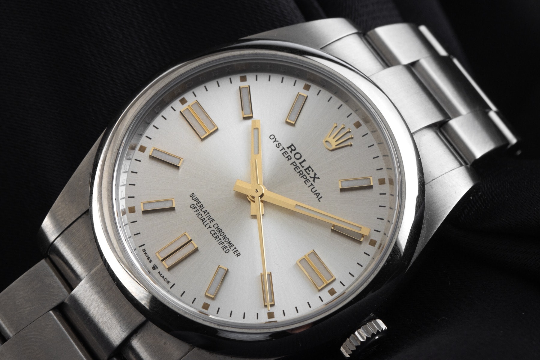 Rolex Oyster Perpetual – Ref. 124300, like new – 3/9