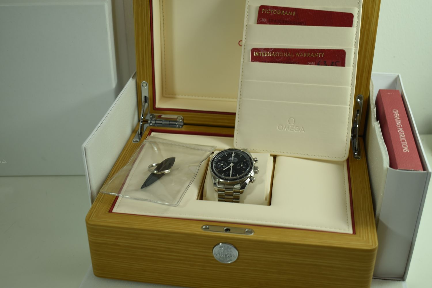 Omega Speedmaster – Ref. 324.30.38.50.01.001, Wie neu – 6/10
