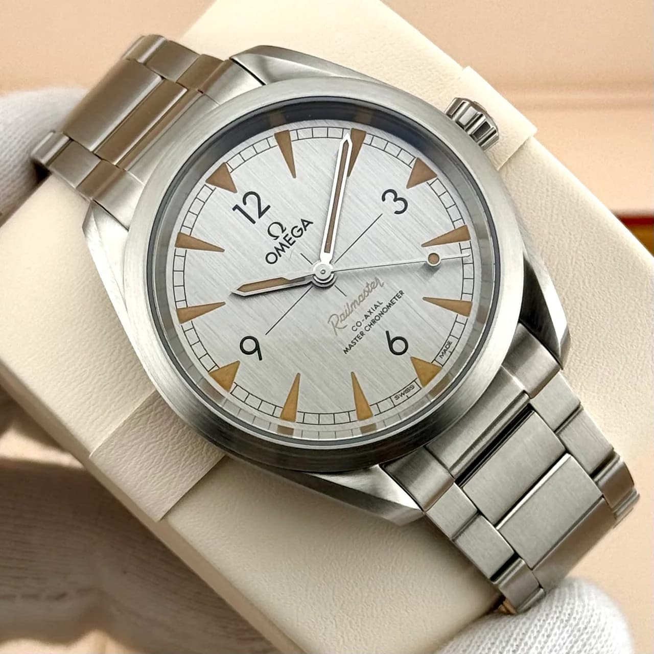 Omega Railmaster – Ref. 220.10.40.20.06.001, Neu