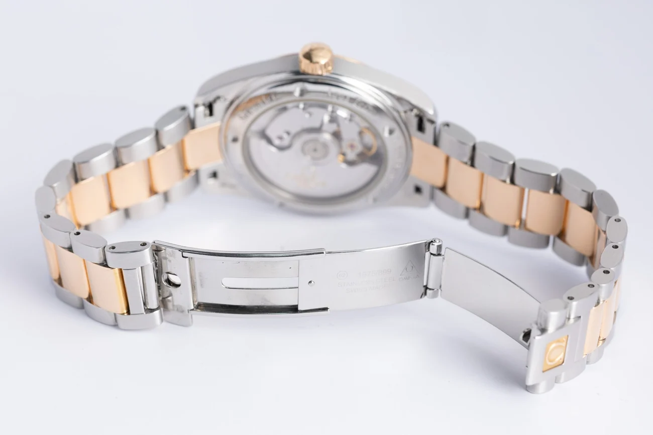 Omega Aqua Terra – Ref. 23043000, Gut – 8/9
