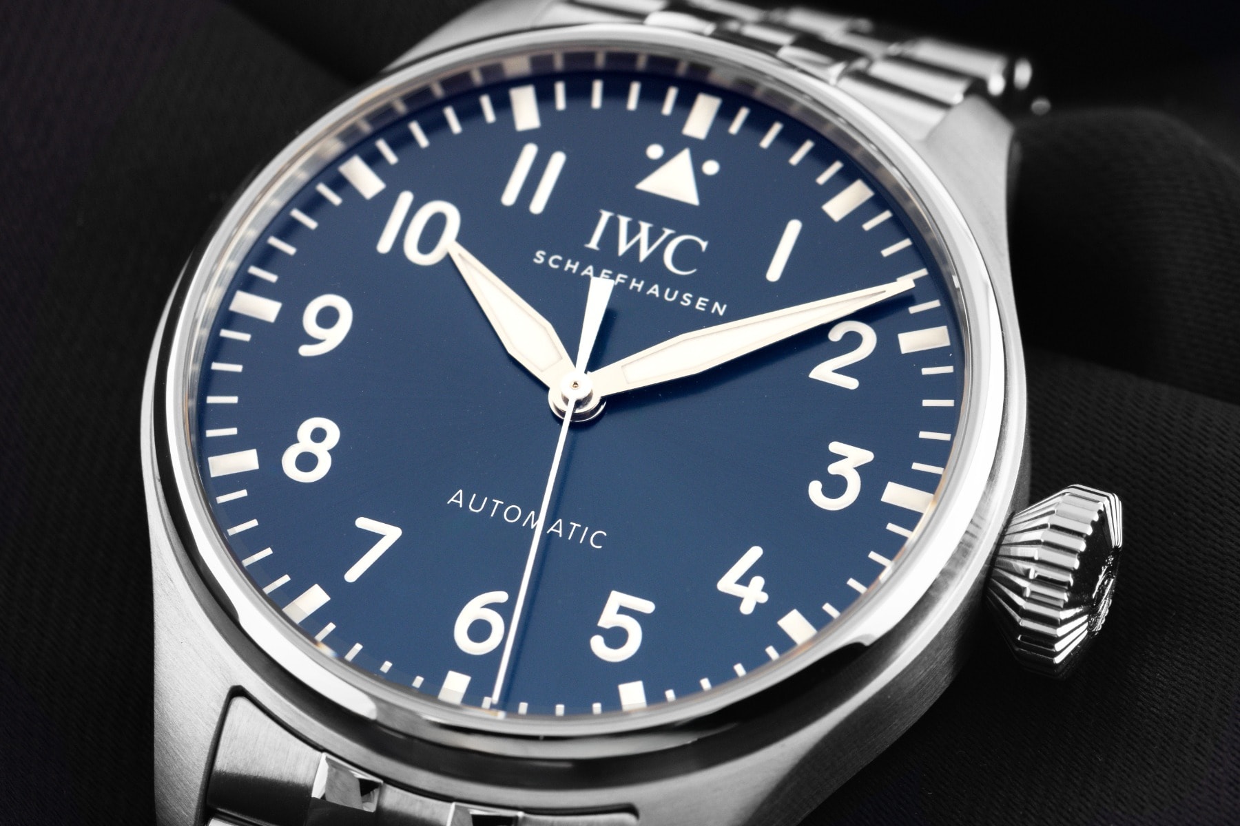 IWC Big Pilot’s Watch 43 Black Dial on Bracelet – Ref. IW329304, Wie neu – 3/8