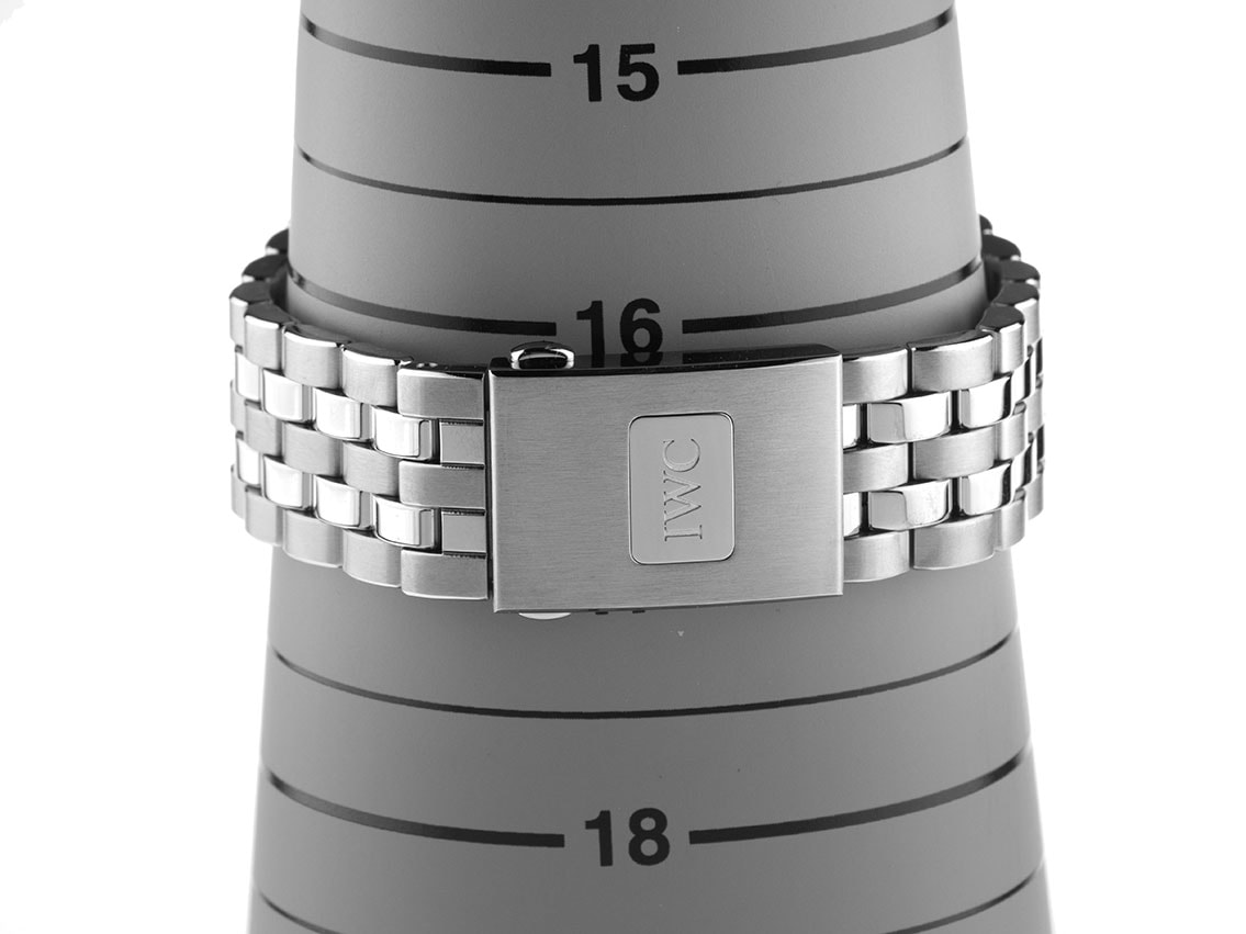IWC Big Pilot’s Watch 43 Black Dial on Bracelet – Ref. IW329304, Wie neu – 8/8